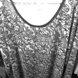 Beautiful Lularoe Lynnae!!! Noir and Blanc